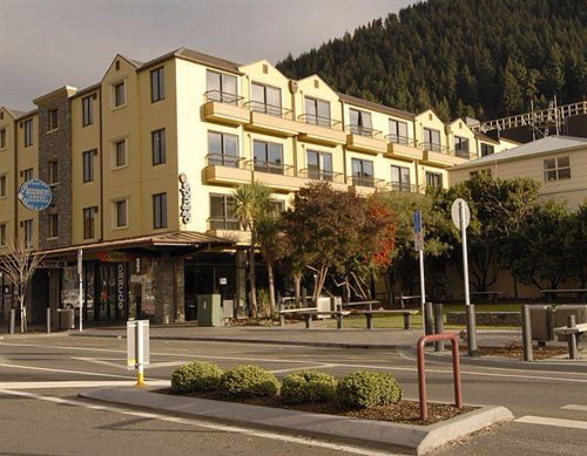 Base Queenstown Exterior foto